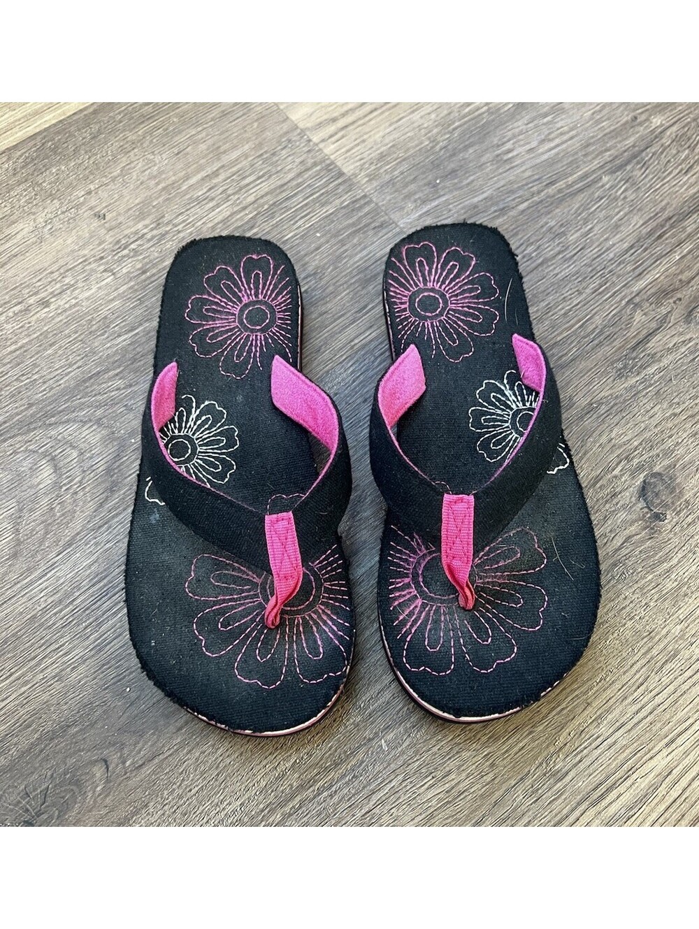 Generic Women's Floral Embroidered Canvas Flip-Flops.